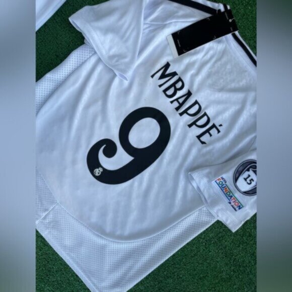 2024/25 Real Madrid kids soccer jersey youth Mbappe - Picture 4 of 10